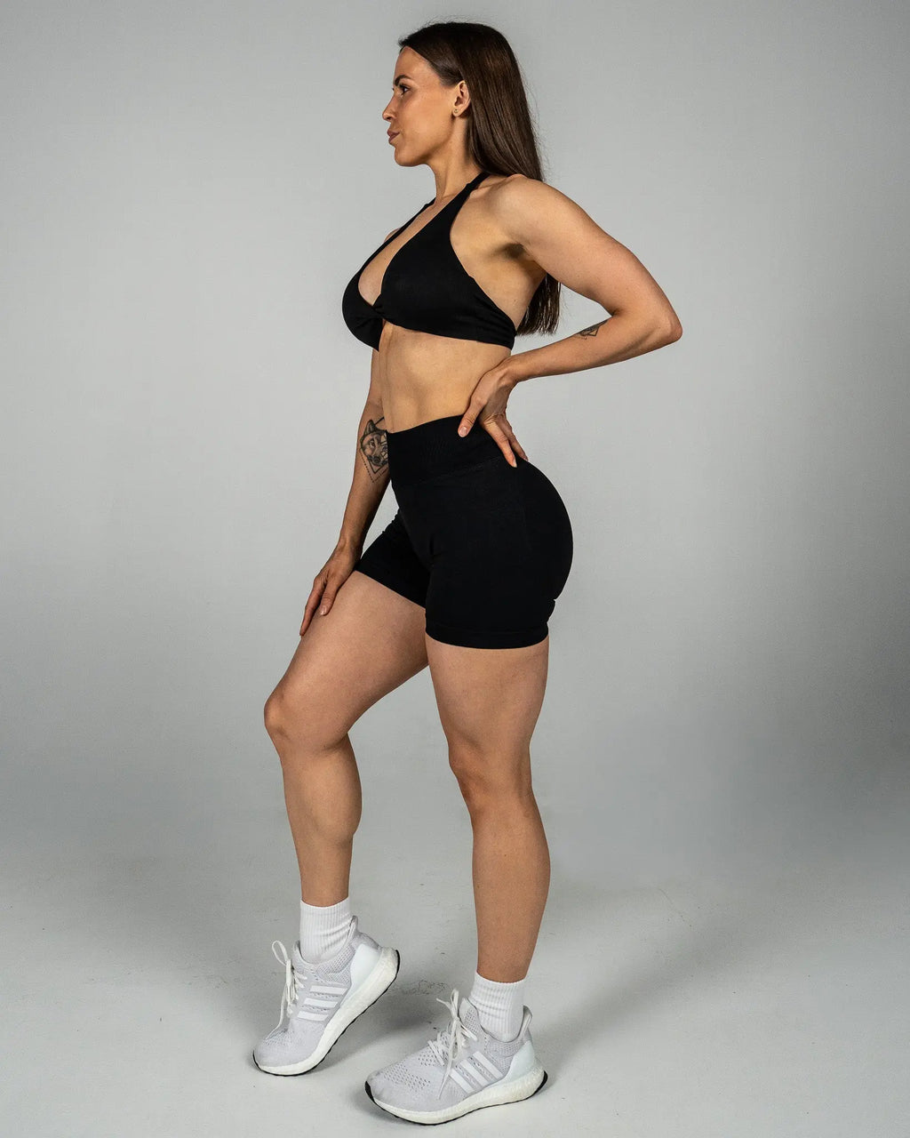 CTP “VEGA” SEAMLESS TWIST BRA IN RAVEN COVERTHEPUMP