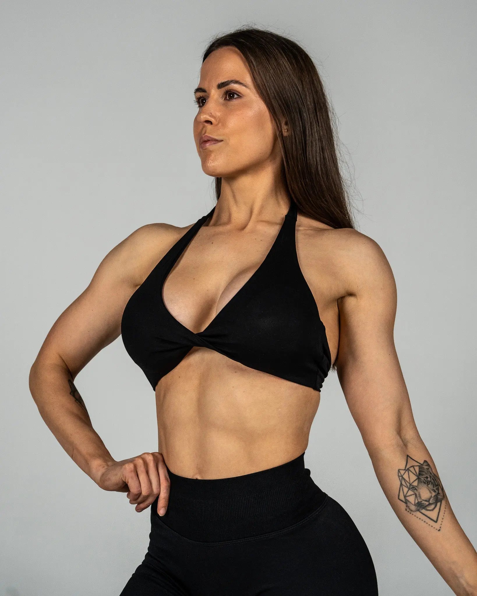 CTP “VEGA” SEAMLESS TWIST BRA IN RAVEN COVERTHEPUMP