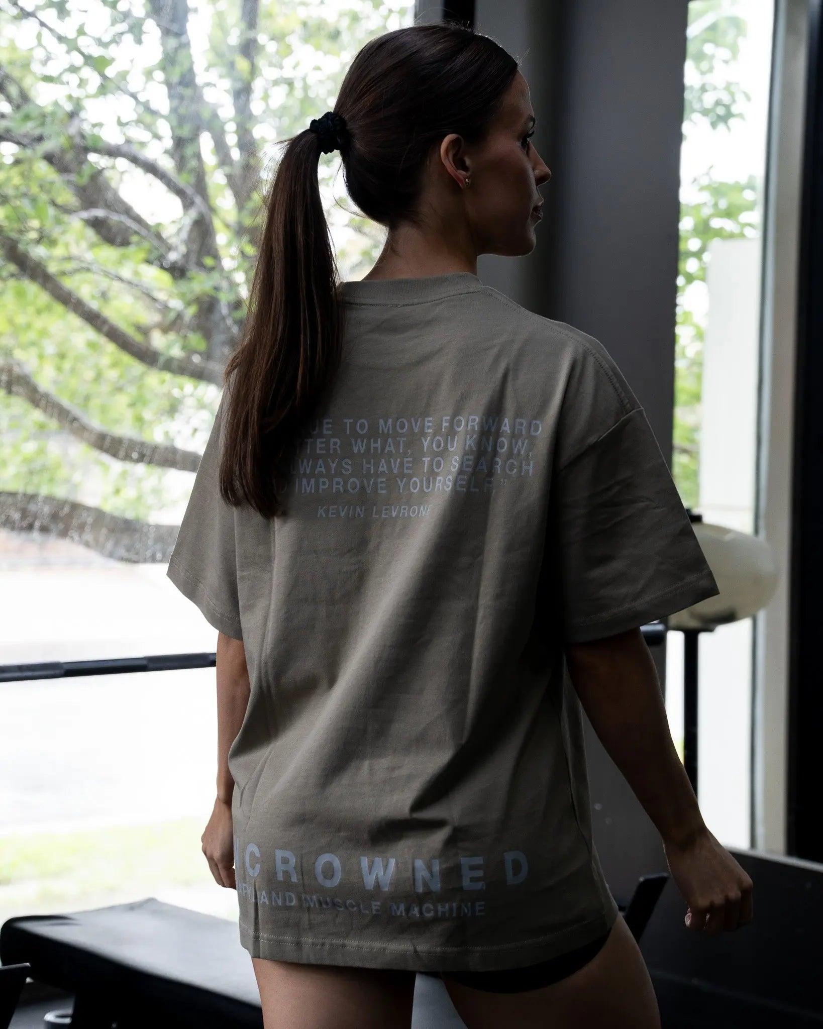 UNCROWNED OVERSIZED TEE IN MINT COVERTHEPUMP