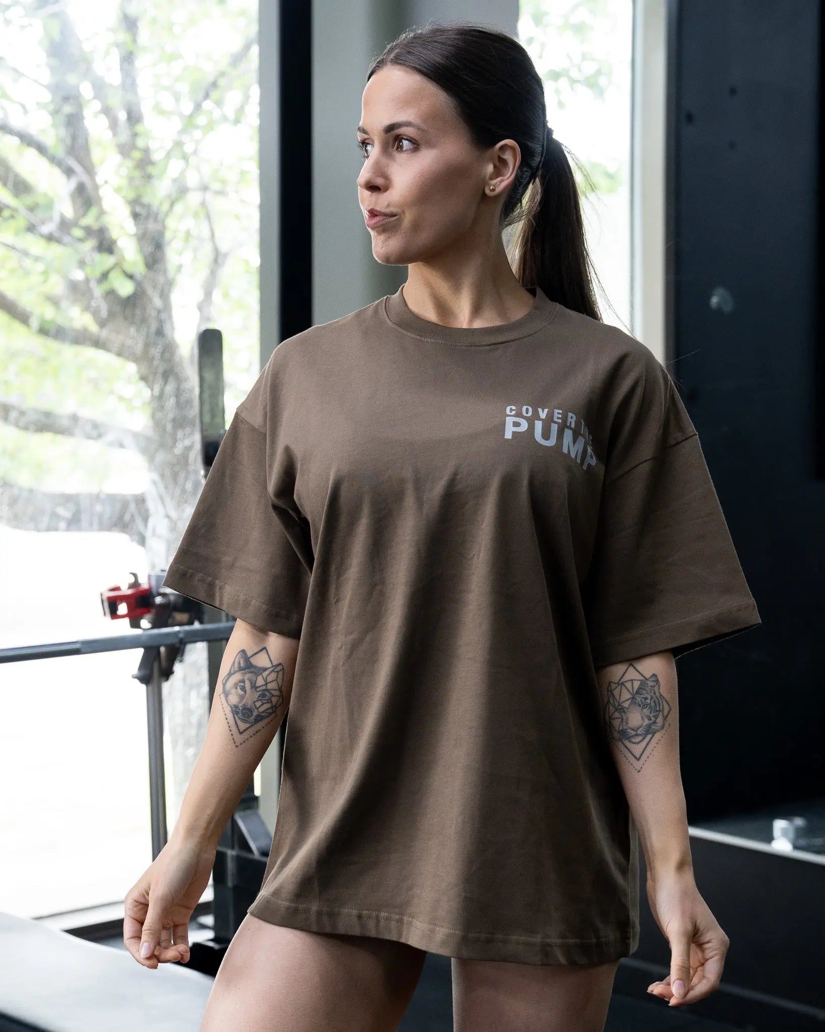 UNCROWNED OVERSIZED TEE IN TIMBER COVERTHEPUMP