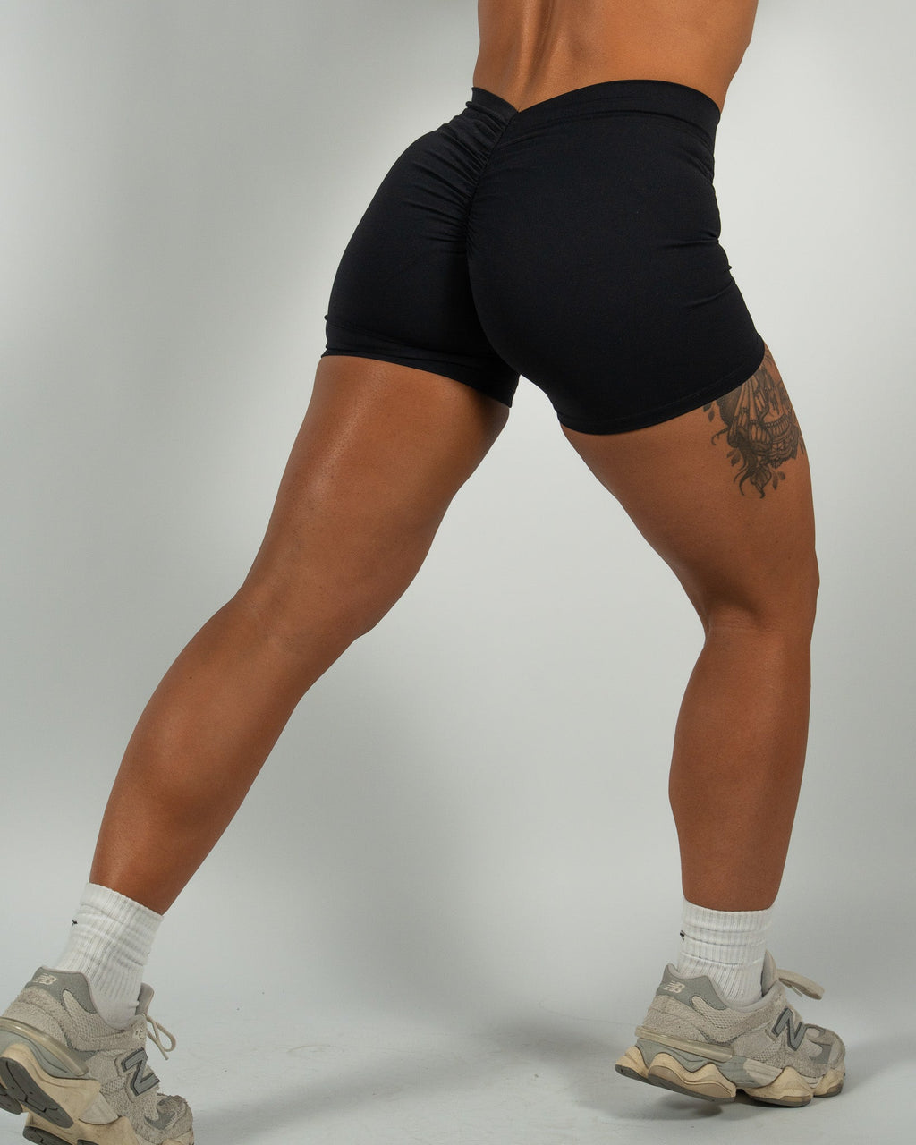 CTP “ELEVATE” SCRUNCH SHORTS IN RAVEN COVERTHEPUMP